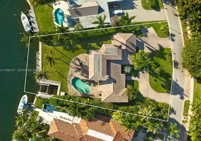 10th image of 268 S Parkway, Golden Beach, FL 33160 | MLS# A11986127