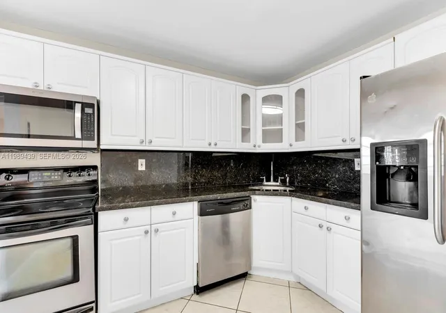 2nd image of 2750 Ne 183rd St #806, Aventura, FL 33160 | MLS# A11989439