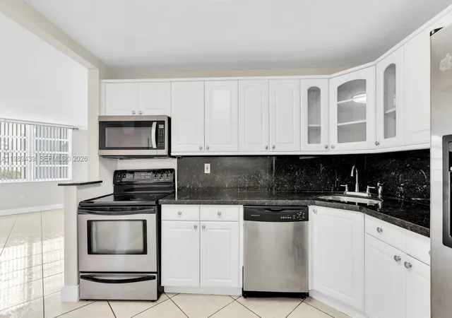 3rd image of 2750 Ne 183Rd St #806, Aventura, FL 33160 | MLS# A11989439
