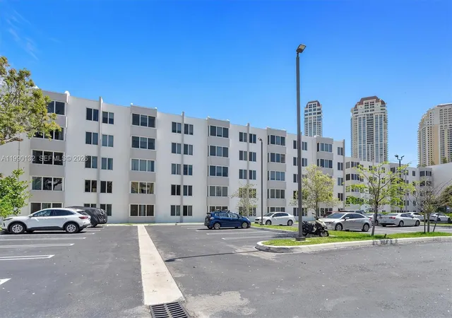 2nd image of 250 180th Dr, Sunny Isles Beach, FL 33160