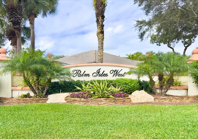 Homes for sale in Boynton Beach, FL | 9624 Crescent View Dr N, Boynton Beach, FL 33437 | MLS# B26007965