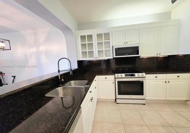 2nd image of 7611 Southampton Ter #110, Tamarac, FL 33321 | MLS# A11990381