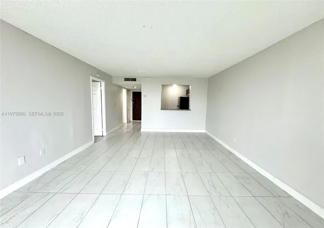 4th image of 484 Nw 165Th St Rd #A411, Miami, FL 33169 | MLS# A11975880