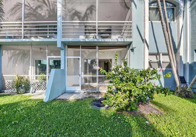 5th image of 1432 S Lakeside Dr, Lake Worth Beach, FL 33460