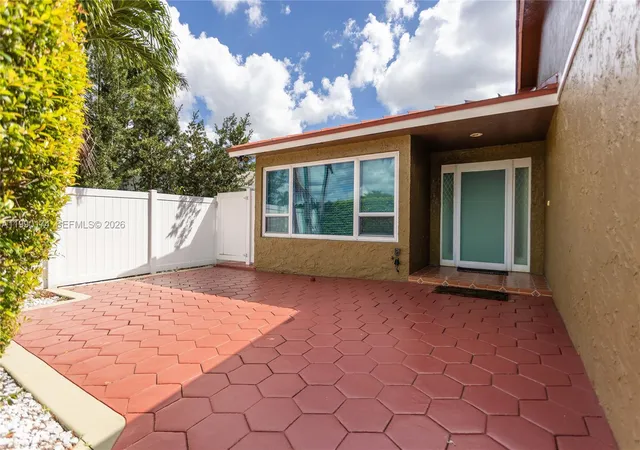 4th image of 4548 Sw 28Th Wy, Fort Lauderdale, FL 33312 | MLS# A11990174