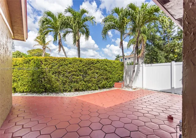 5th image of 4548 Sw 28Th Wy, Fort Lauderdale, FL 33312 | MLS# A11990174