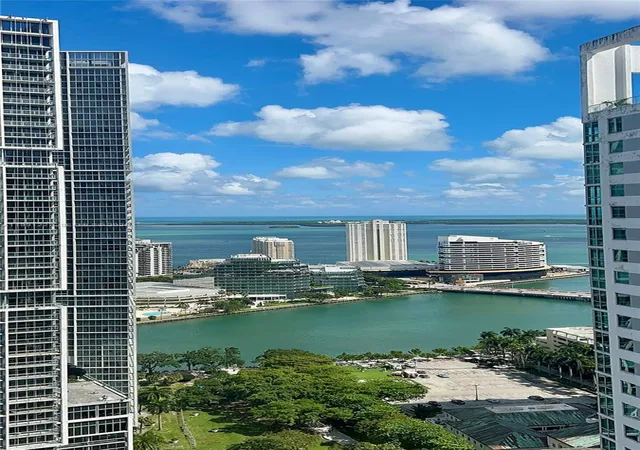 2nd image of 77 Se 5Th St #3614, Miami, FL 33131 | MLS# A11991227