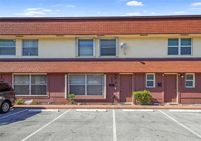 4th image of 6557 Sw 41St Ct #177, Davie, FL 33314 | MLS# A11991821