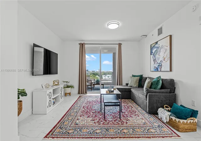 3rd image of 1850 Monroe St #308, Hollywood, FL 33020 | MLS# A11990688