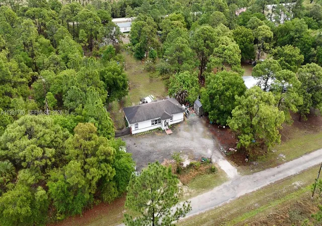3rd image of 825 N Willow St, Clewiston, FL 33440 | MLS# A11991780