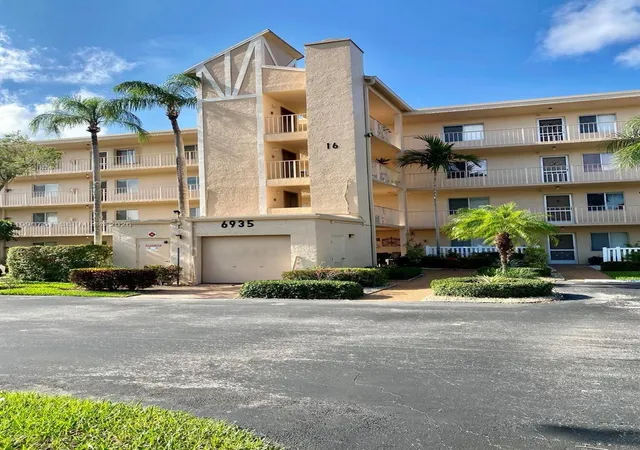 Homes for sale in Delray Beach, FL | 6935 Huntington Ln #108, Delray Beach, FL 33446 | MLS# A11990761