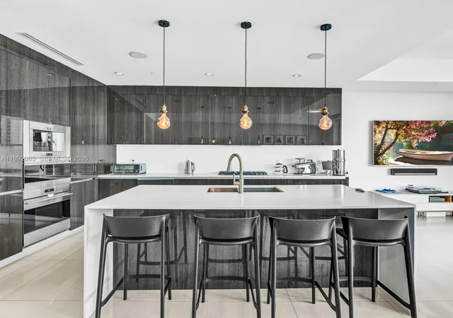 4th image of 3300 Ne 188Th St #511, Miami, FL 33180 | MLS# A11992085