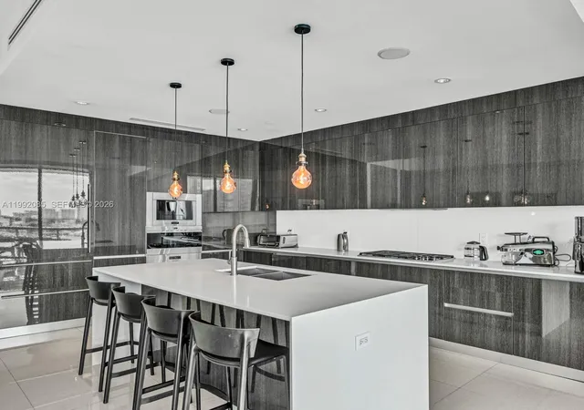 5th image of 3300 Ne 188Th St #511, Miami, FL 33180 | MLS# A11992085