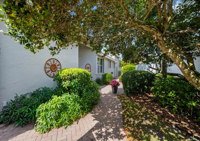 Photo 3 of House for sale at 4730 Carlton Golf Dr, Lake Worth, FL 33449 | MLS# B26009045 | Listing updated on 2026-09-23