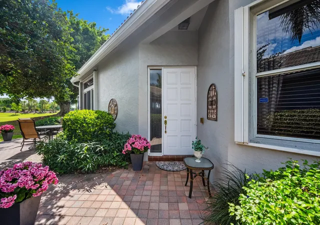 Photo 4 of House for sale at 4730 Carlton Golf Dr, Lake Worth, FL 33449 | MLS# B26009045 | Listing updated on 2026-09-23
