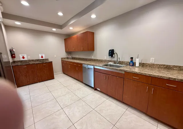 2nd image of 3300 Ne 36Th St, Fort Lauderdale, FL 33308