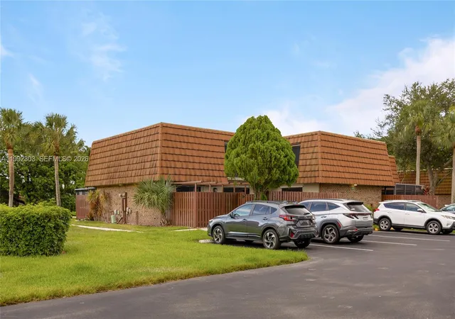 2nd image of 1170 Sw 118th Ter, Davie, FL 33325 | MLS# A11992303