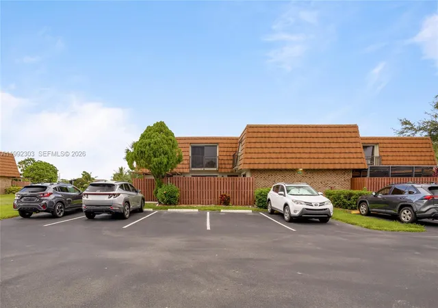 3rd image of 1170 Sw 118Th Ter, Davie, FL 33325 | MLS# A11992303
