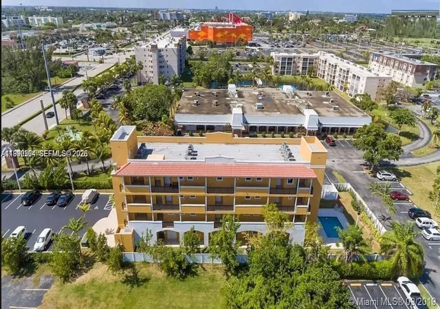 2nd image of 555 E Dania Bch Blvd, Dania, FL 33004
