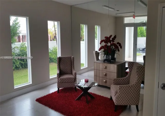 3rd image of 555 E Dania Bch Blvd, Dania Beach, FL 33004