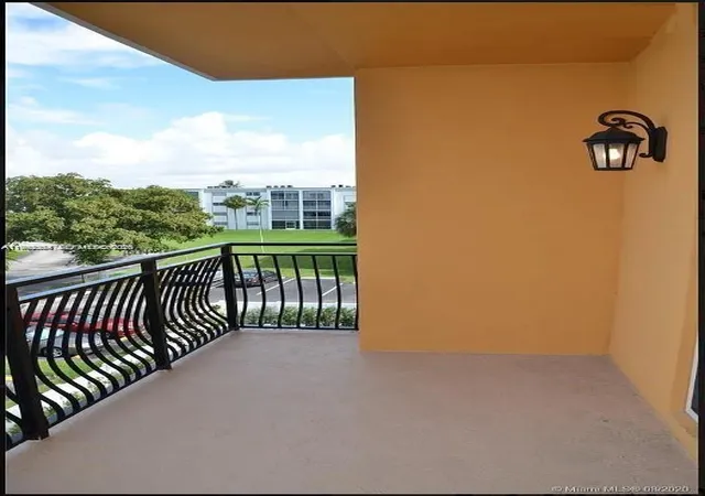 4th image of 555 E Dania Bch Blvd, Dania Beach, FL 33004