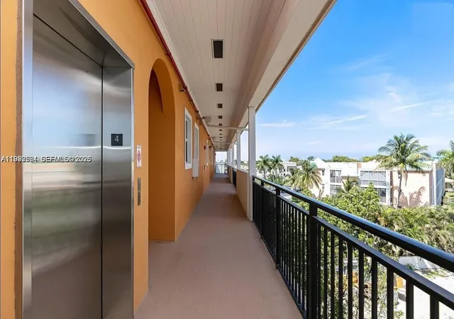 5th image of 555 E Dania Bch Blvd, Dania Beach, FL 33004