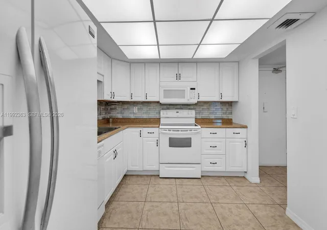 2nd image of 18011 Biscayne Blvd #903, Aventura, FL 33160 | MLS# A11992363