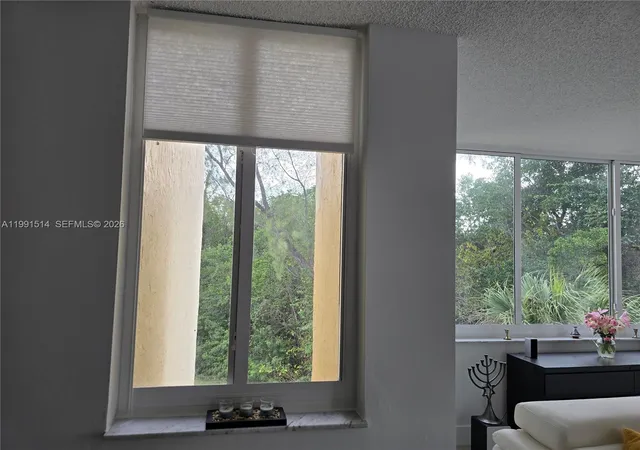 3rd image of 17890 W Dixie Hwy 307 #307, North Miami Beach, FL 33160 | MLS# A11991514
