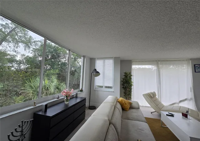 4th image of 17890 W Dixie Hwy 307 #307, North Miami Beach, FL 33160 | MLS# A11991514