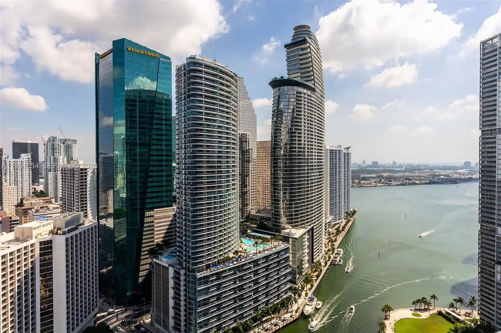 77 Se 5Th St, 77 Se 5Th St, Miami, FL 33131