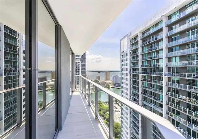 3rd image of 77 Se 5Th St, Miami, FL 33131