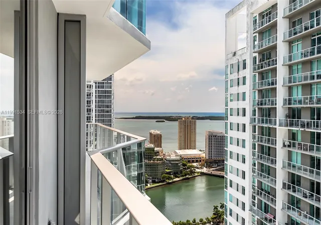4th image of 77 Se 5Th St, Miami, FL 33131