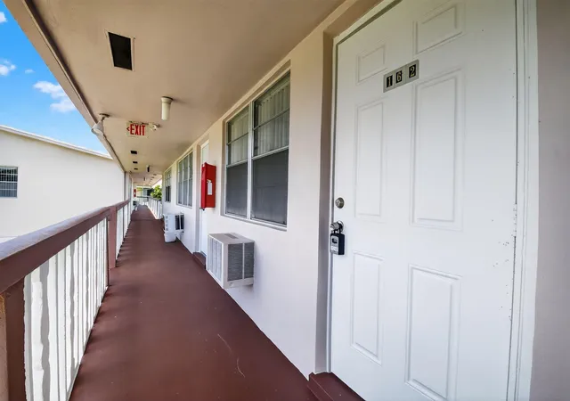 Homes for sale in West Palm Beach, FL | 162 Easthampton G, West Palm Beach, FL 33417 | MLS# B26009138