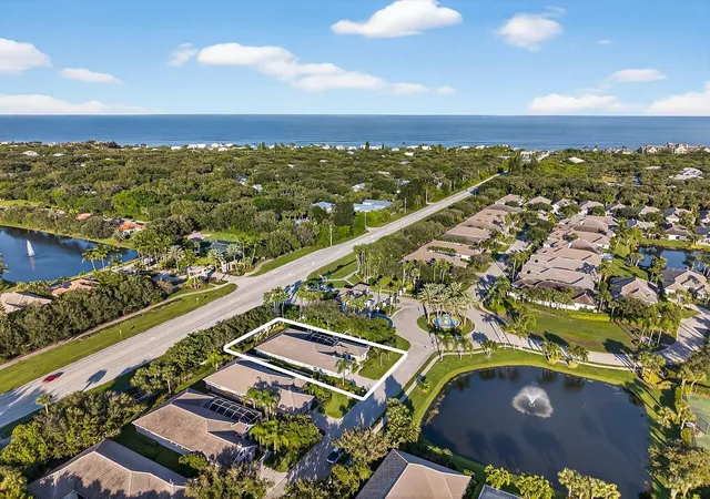 Photo 2 of Single family home for sale at 2116 Autumn Ln, Vero Beach, FL 32963 | MLS# B26009338 | Listing updated on 2026-09-23