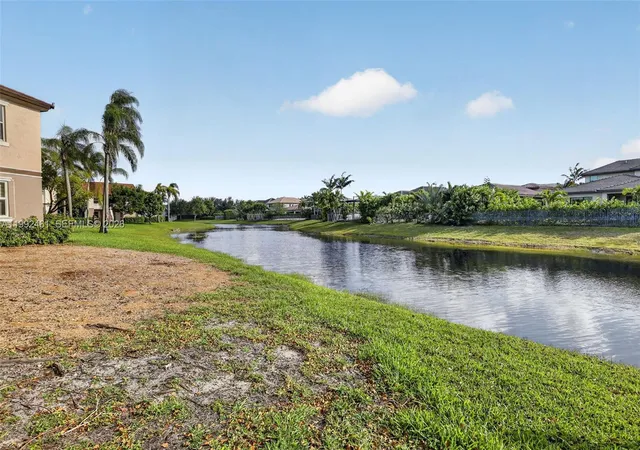 2nd image of 1250 Sw 113Th Ter, Pembroke Pines, FL 33025