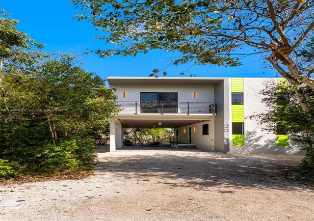 2nd image of 20 Coral Dr, Key Largo, FL 33037 | MLS# A11992639