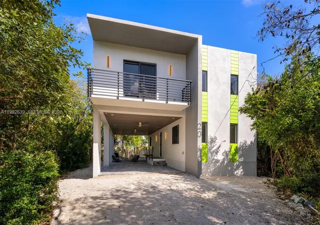 3rd image of 20 Coral Dr, Key Largo, FL 33037 | MLS# A11992639