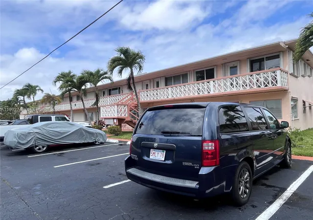 2nd image of 1012 Sw 11th St #9N, Hallandale Beach, FL 33009 | MLS# A11992741