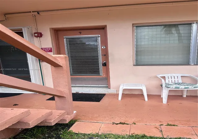 3rd image of 1012 Sw 11Th St #9N, Hallandale Beach, FL 33009 | MLS# A11992741