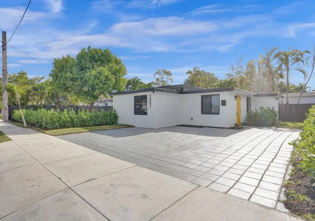 Photo 2 of Single family home for sale at 3661 Ne 8th Avenue, Oakland Park, FL 33334 | MLS# B26009429 | Listing updated on 2026-09-23