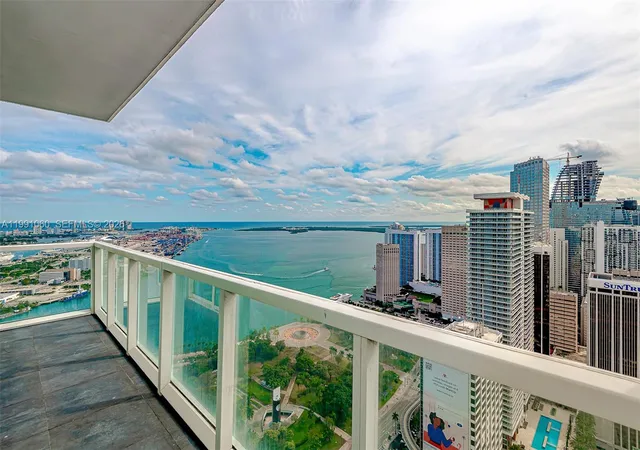 3rd image of 244 Biscayne Blvd #UPH4907, Miami, FL 33132 | MLS# A11991060