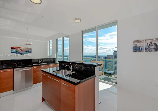 4th image of 244 Biscayne Blvd #UPH4907, Miami, FL 33132 | MLS# A11991060