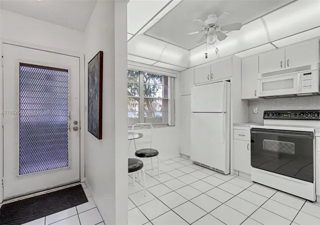 5th image of 2304 Lucaya Ln #G1, Coconut Creek, FL 33066 | MLS# A11992641
