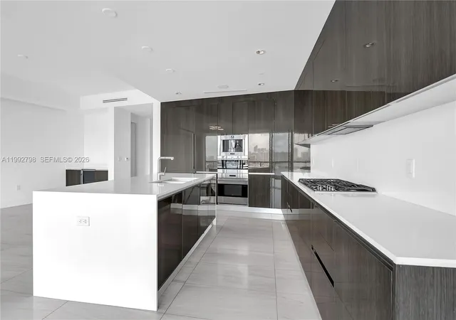 2nd image of 3300 Ne 188Th St #615, Miami, FL 33180 | MLS# A11992798