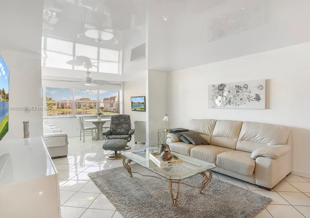 4th image of 9580 Sunrise Lakes Blvd #205, Sunrise, FL 33322 | MLS# A11992960
