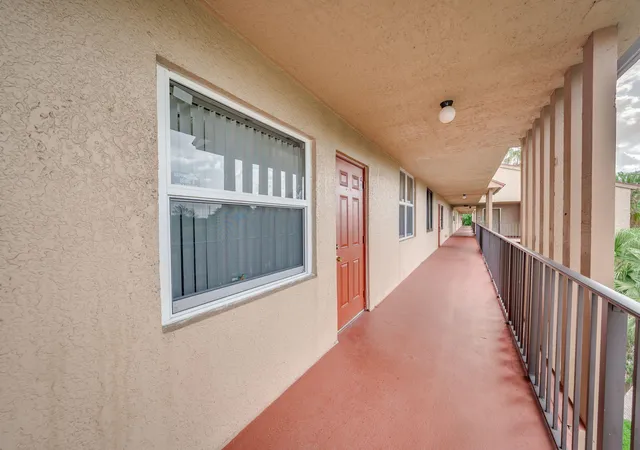 Listing Photo 3 - Condo for sale in building located at 7301 Nw 1St St, Margate, FL 33063 - Unit #402