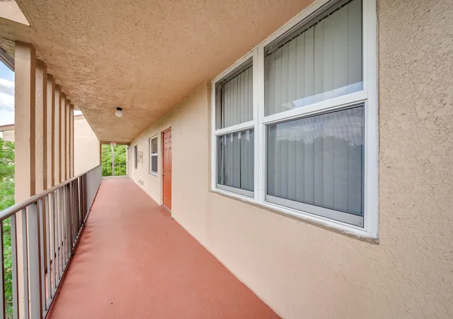Listing Photo 4 - Condo for sale in building located at 7301 Nw 1St St, Margate, FL 33063 - Unit #402