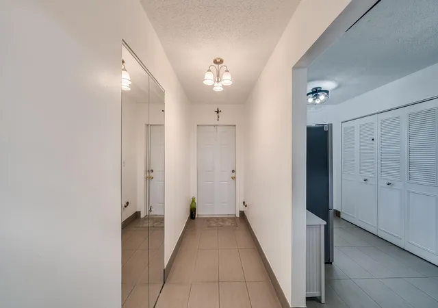 Listing Photo 5 - Condo for sale in building located at 7301 Nw 1St St, Margate, FL 33063 - Unit #402