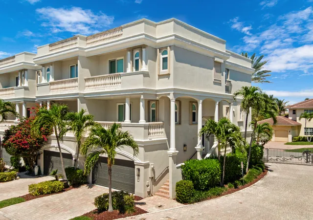 Photo 2 of Townhouse for sale at 1792 Bay Dr #27, Pompano Beach, FL 33062 | MLS# B26009637 | Listing updated on 2026-10-05