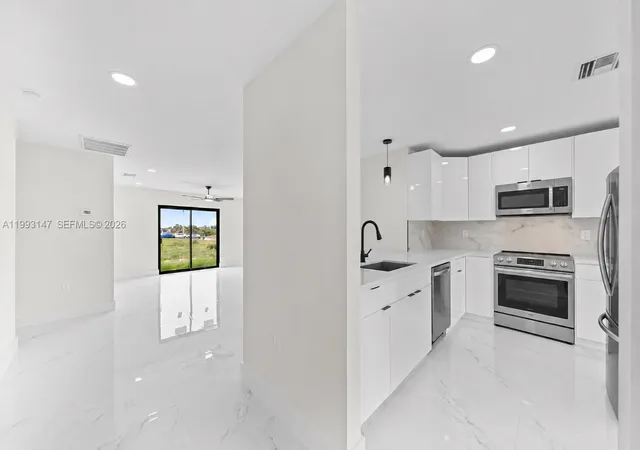 Homes for sale in Lehigh Acres, FL | 2507 E 15Th St, Lehigh Acres, FL 33972 | MLS# A11993147
